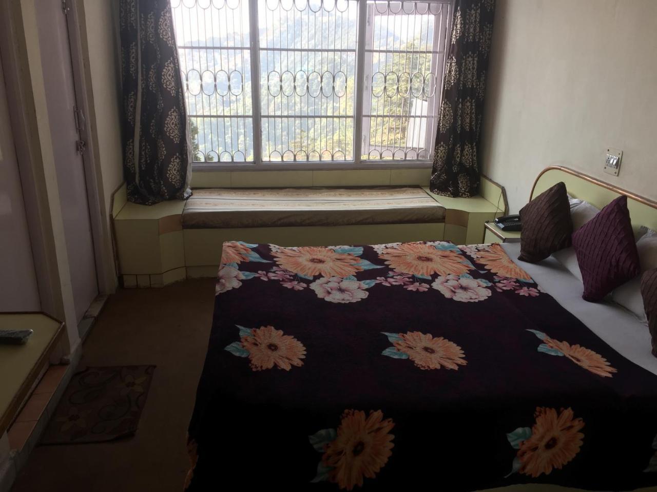 Hotel Lotus Shimla Exteriör bild