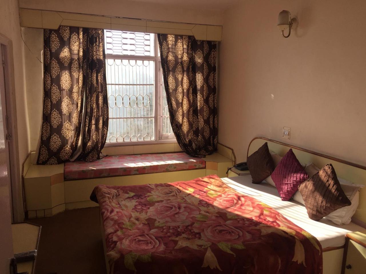 Hotel Lotus Shimla Exteriör bild